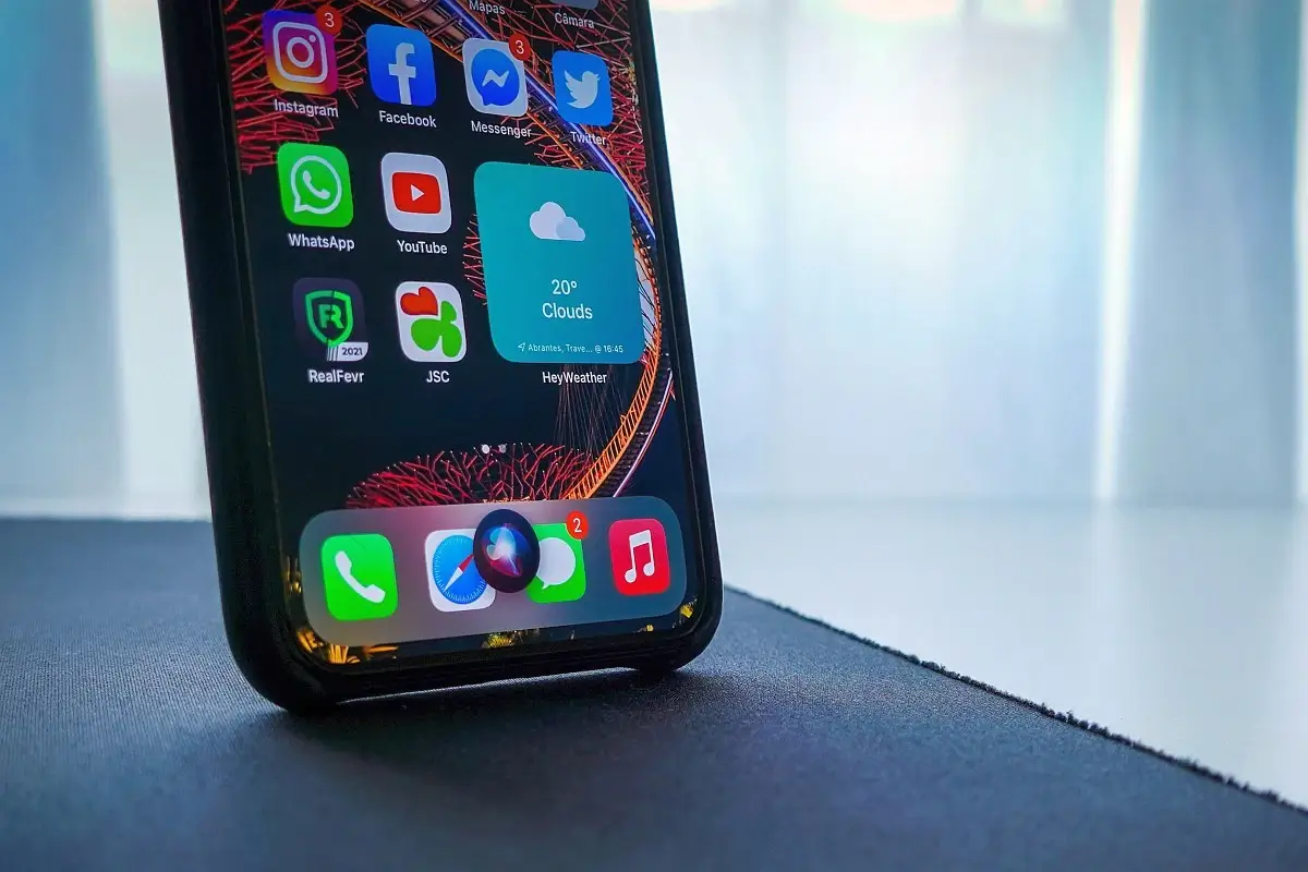 siri miguel tomas unsplash 1717132308863
